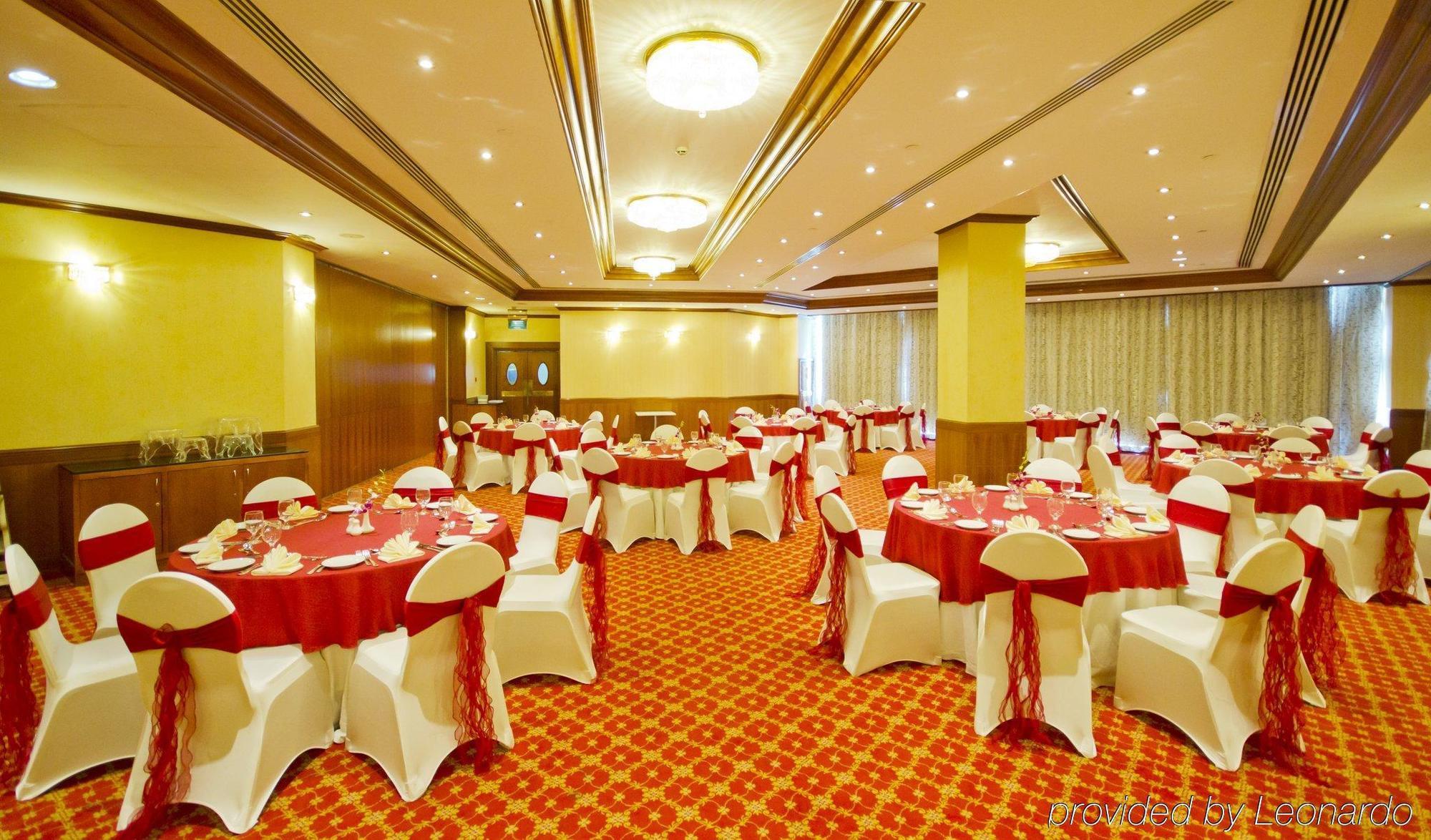 Al Bustan Centre & Residence Дубай Екстериор снимка